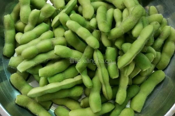 盐水煮毛豆的做法图解2