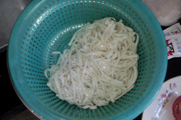 酱油番茄酱炒番茄面条的做法图解4