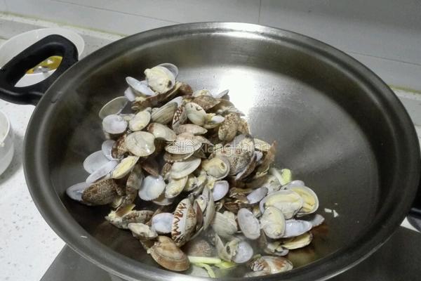 辣椒炒花甲的做法图解6