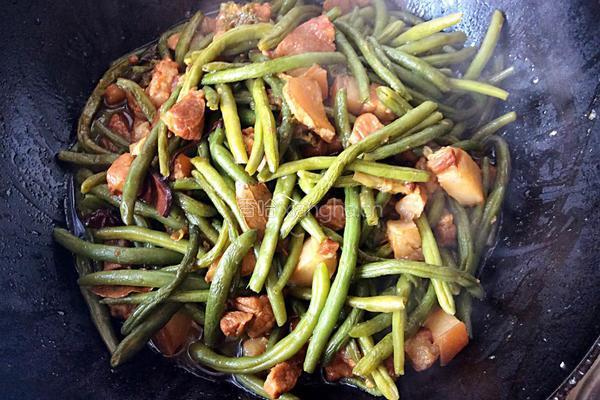 红烧肉炖豆角的做法图解10