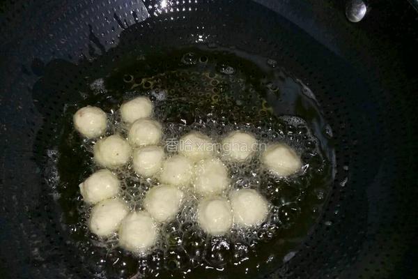 鱼丸鸡蛋长寿面的做法图解3