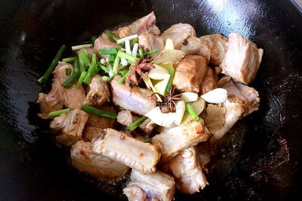 排骨烧土豆芹菜的做法图解5