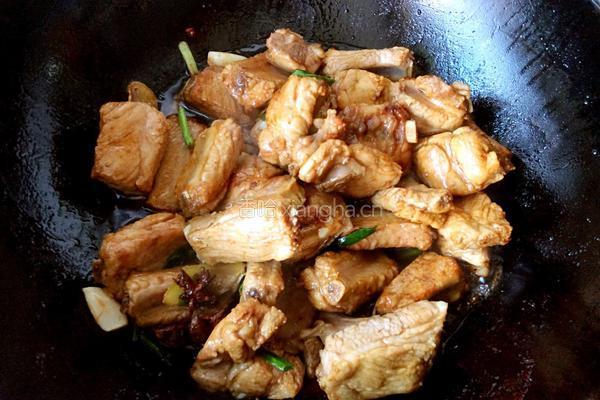排骨烧土豆芹菜的做法图解6