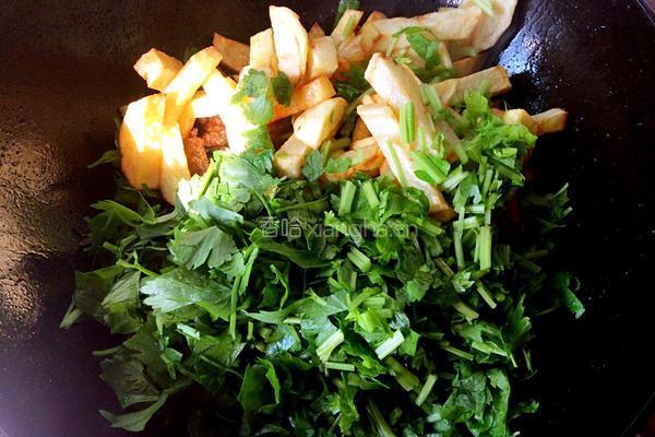 排骨烧土豆芹菜的做法图解11