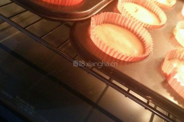 海绵杯子蛋糕的做法图解8