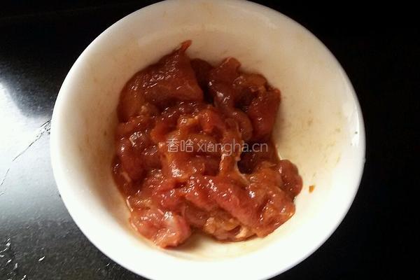 黑木耳炒肉片的做法图解2