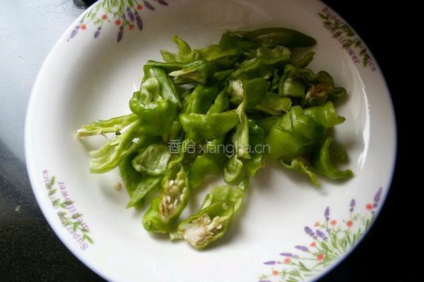 黑木耳炒肉片的做法图解4