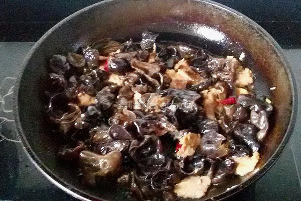 黑木耳炒肉片的做法图解7