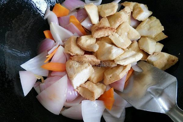 豆腐干炒洋葱胡萝卜片的做法图解10