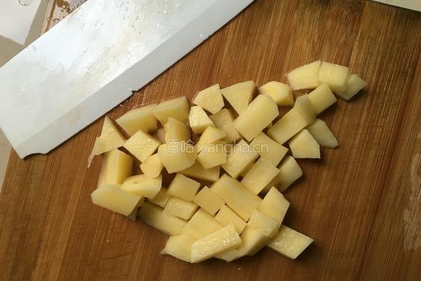 土豆腊肉焖大米饭的做法图解3