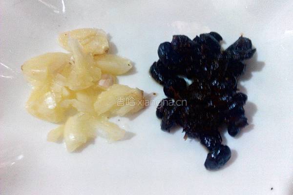 蒜香豆鼓炒红薯叶的做法图解2
