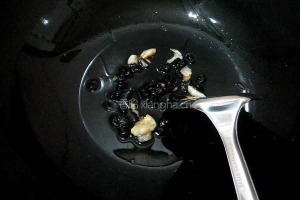 蒜香豆鼓炒红薯叶的做法图解3