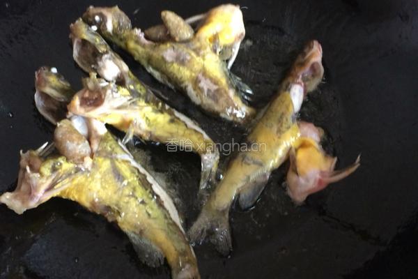 昂刺鱼（黄刺鱼）豆腐汤的做法图解2