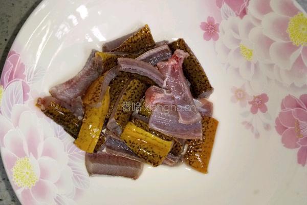 洋葱炒鳝鱼的做法图解1