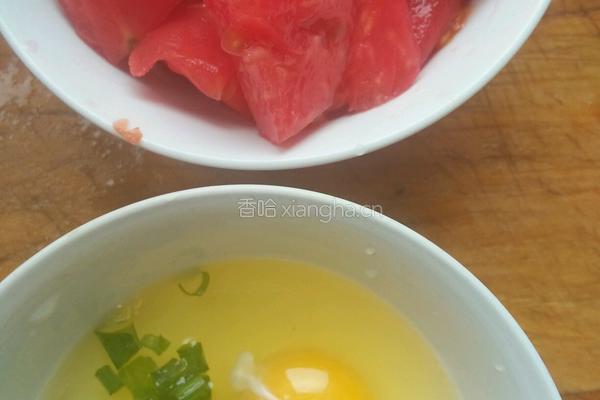 西红柿炒鸡蛋的做法图解1