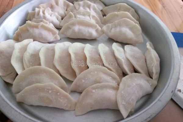 胡萝卜玉米饺子的做法图解12