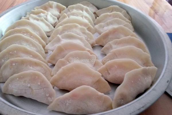 胡萝卜玉米饺子的做法图解13