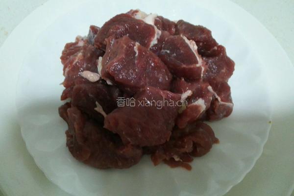 土豆烧牛肉的做法图解1