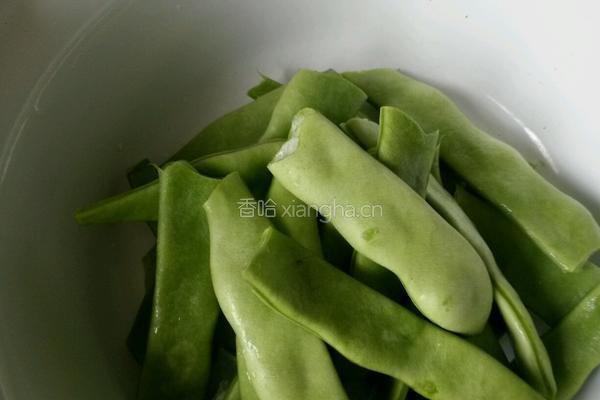 土豆炖扁豆的做法图解2