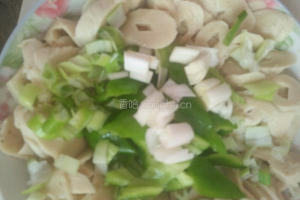 辣椒炒面筋的做法图解1