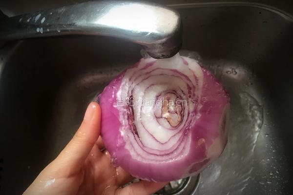 紫洋葱胡萝卜炒鸡蛋的做法图解2