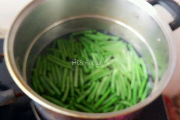 麻汁豆角的做法图解3
