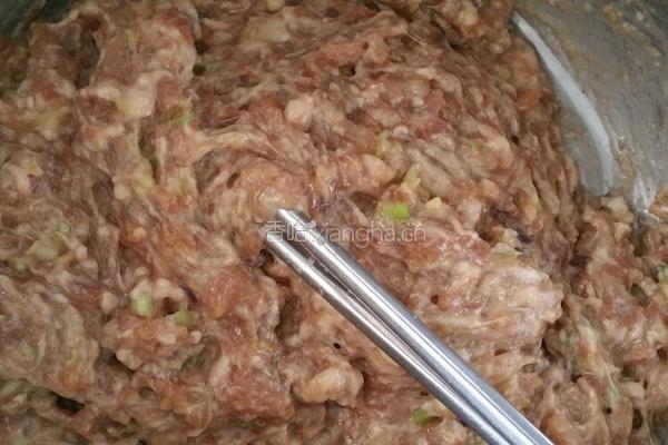 青椒猪肉饺子的做法图解2