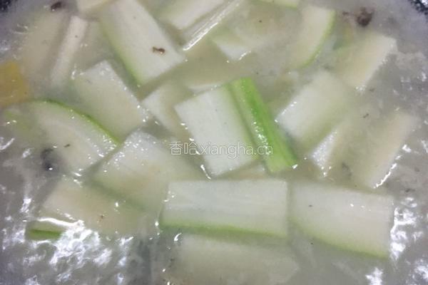 鱼尾节瓜夜兰花汤的做法图解8