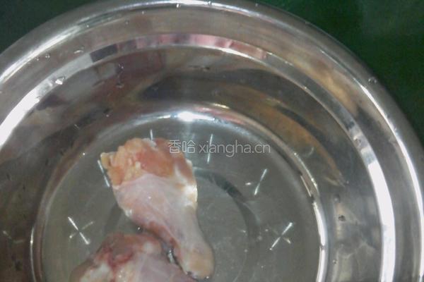 微波炉黑胡椒香小鸡腿的做法图解2