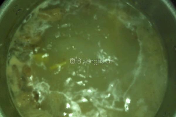 排骨汤的做法图解4