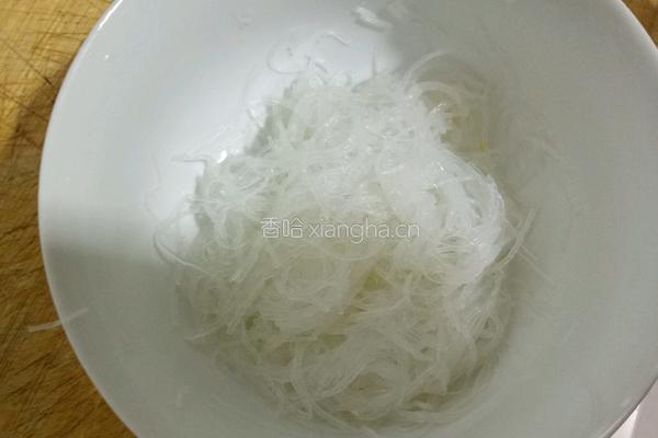 胡萝卜凉拌粉丝的做法图解9