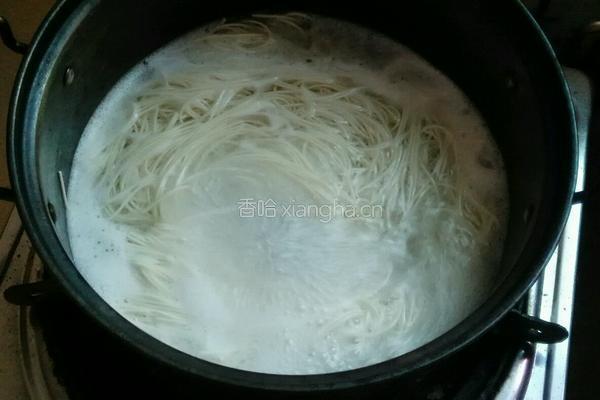 葱油鸡蛋面的做法图解3