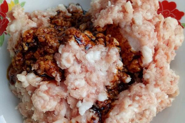 猪肉白菜水饺的做法图解2