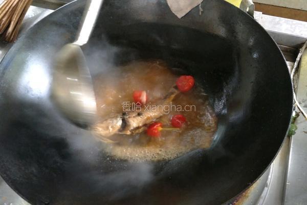 泡椒豆豉烧黄鱼的做法图解3