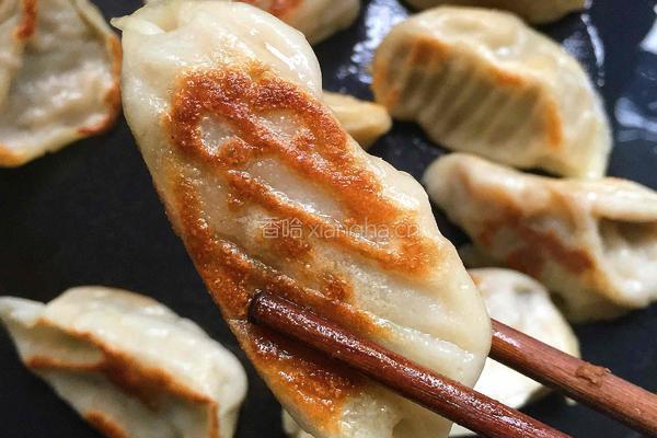煎蛋抱饺的做法图解2