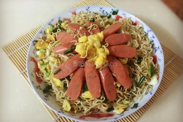 火腿鸡蛋炒面的做法图解10