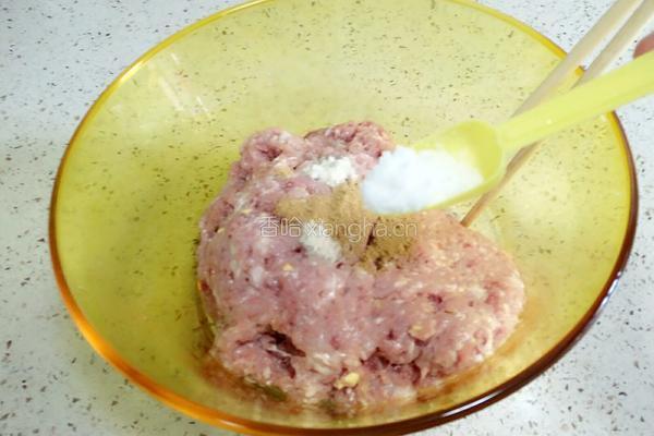 豇豆猪肉馅水饺的做法图解1