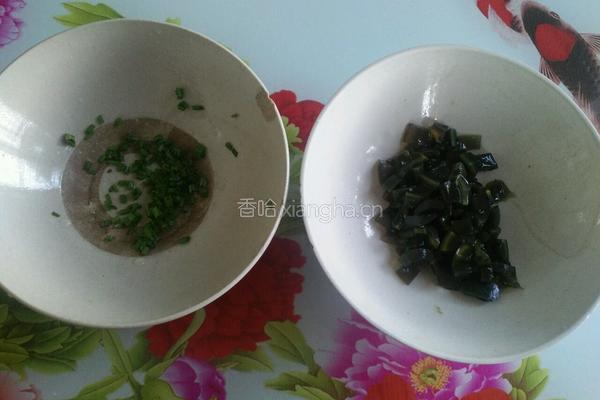 皮蛋瘦肉粥的做法图解3