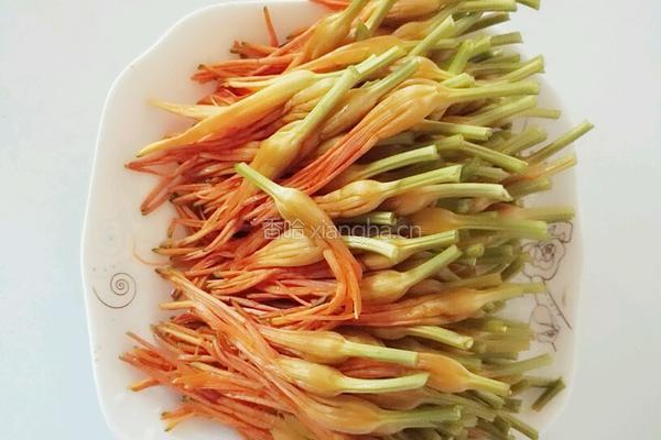 凉拌黄花菜的做法图解2