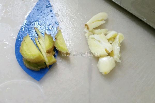 五花肉炒芥兰的做法图解4
