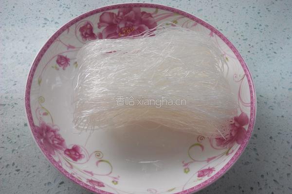 卷心菜炒粉丝的做法图解2