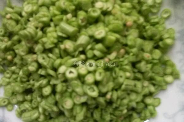 豇豆米炒肉卷饼的做法图解7