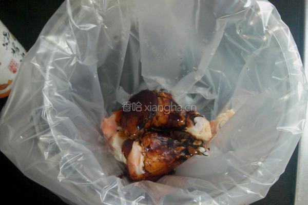 微波炉酱油烤小鸡腿的做法图解2