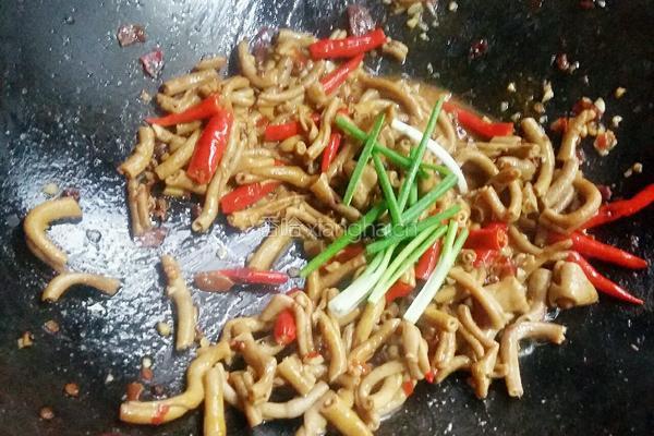 爆炒麻辣鸭肠的做法图解9