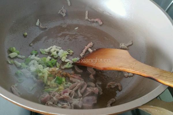 黄花菜炒肉的做法图解4