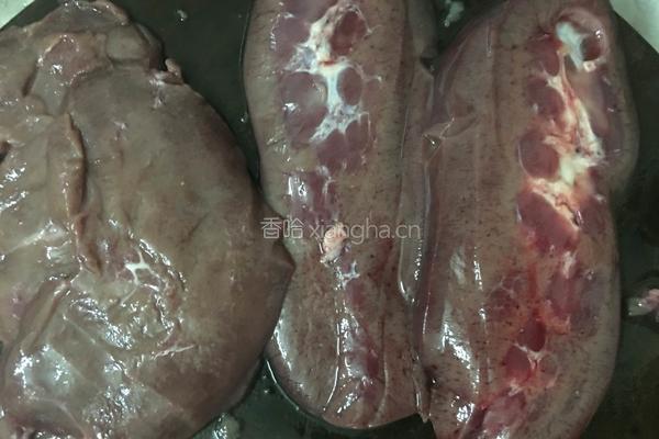猪腰炒胡萝卜的做法图解2