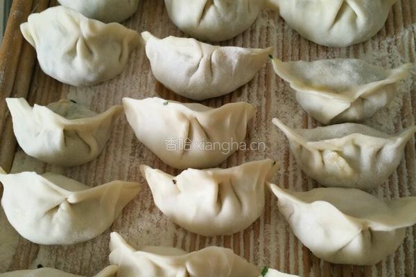 韭菜鸡蛋水煎饺的做法图解5