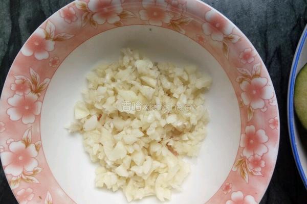 猪肉蒜末烧茄子的做法图解3
