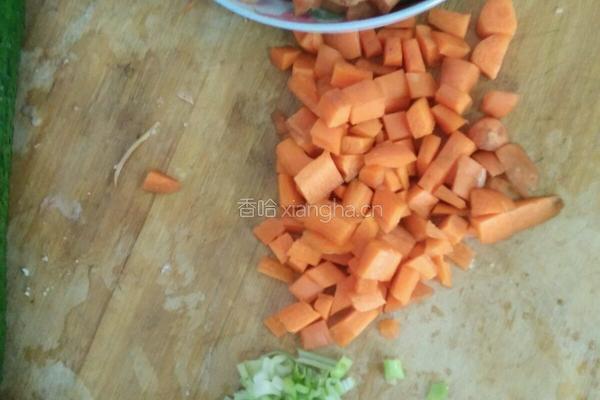 胡萝卜炒火腿的做法图解1