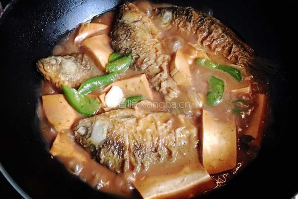 鲫鱼炖豆腐的做法图解8